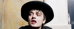 Pete Doherty vydraží obraz Amy Winehouse namalovaný její krví